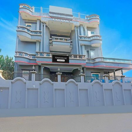 לקנאו Super Townhouse Vijay Khand Gomti Nagar מראה חיצוני תמונה