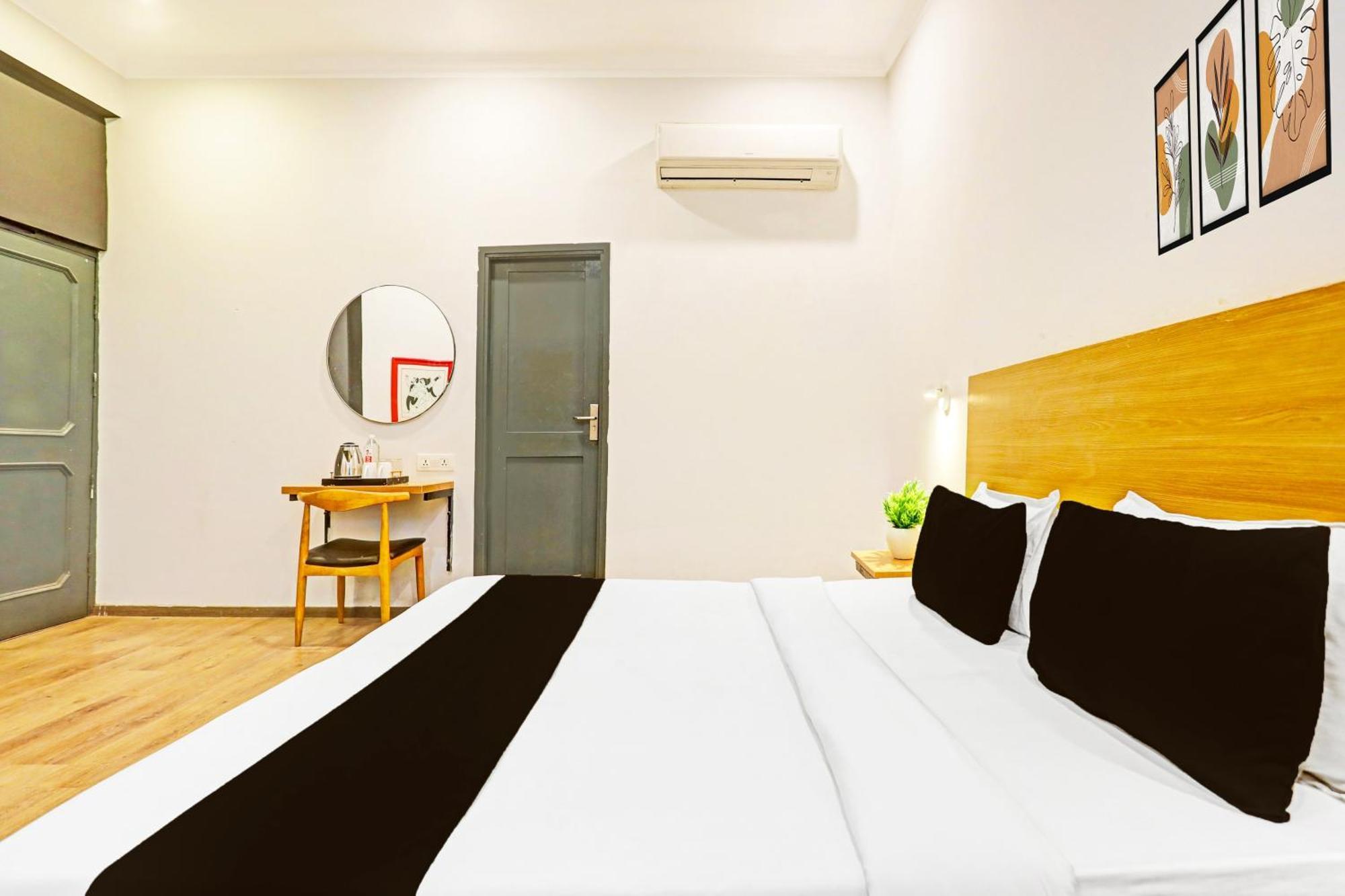 לקנאו Super Townhouse Vijay Khand Gomti Nagar מראה חיצוני תמונה