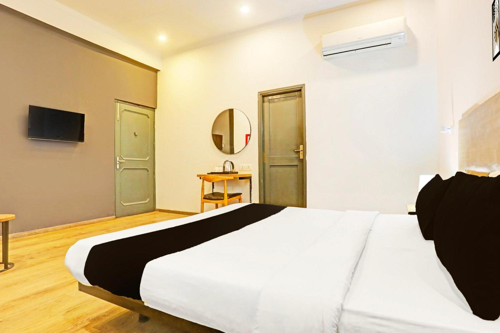 לקנאו Super Townhouse Vijay Khand Gomti Nagar מראה חיצוני תמונה